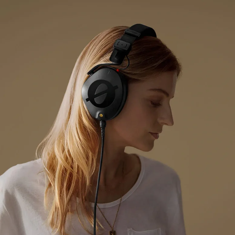 סט 3 תושבות דיסקרטיות למיקרופון דש InvisiLav